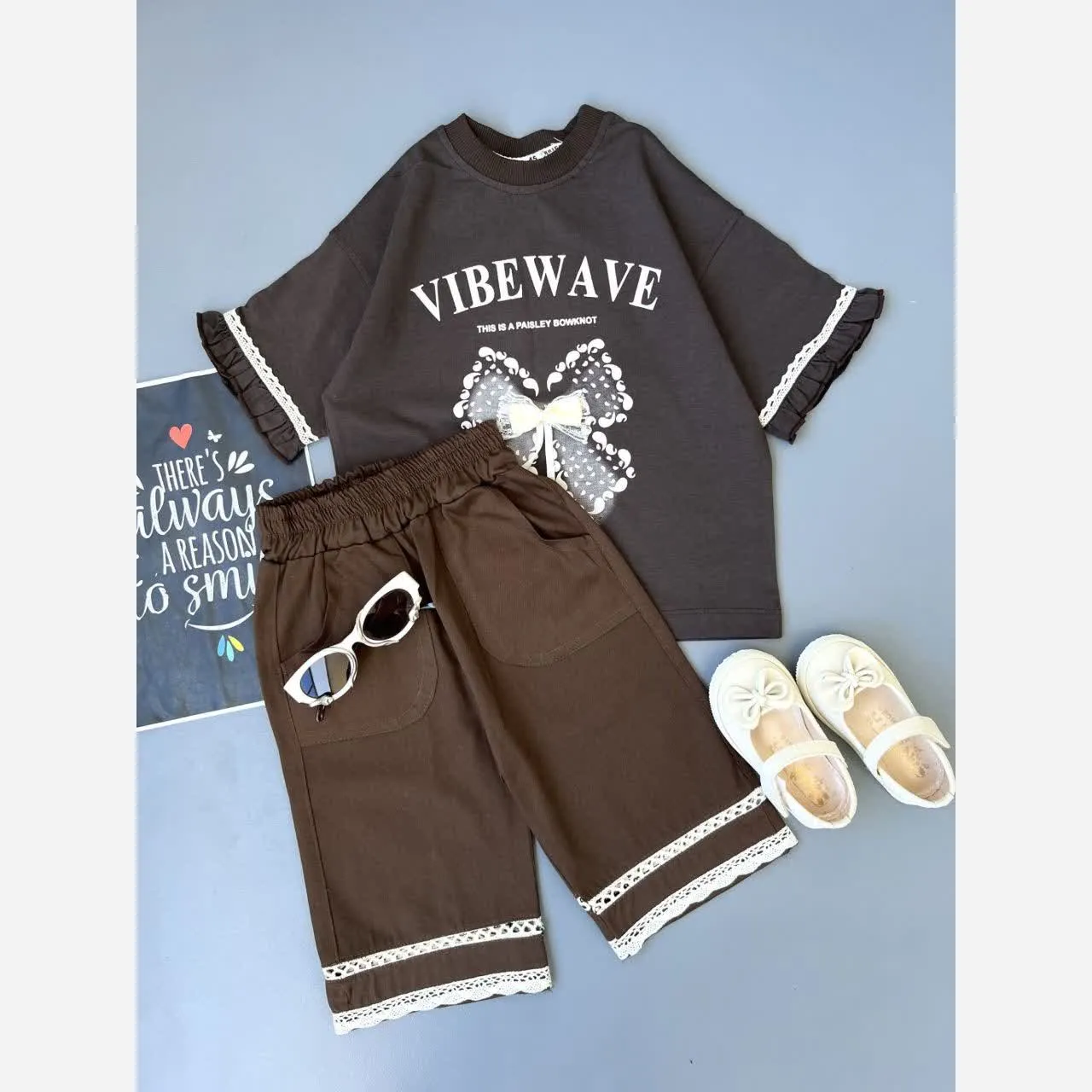 ست تیشرت آستین چین دار و شلوارک کتان پنبه دخترانه مدل آیسو