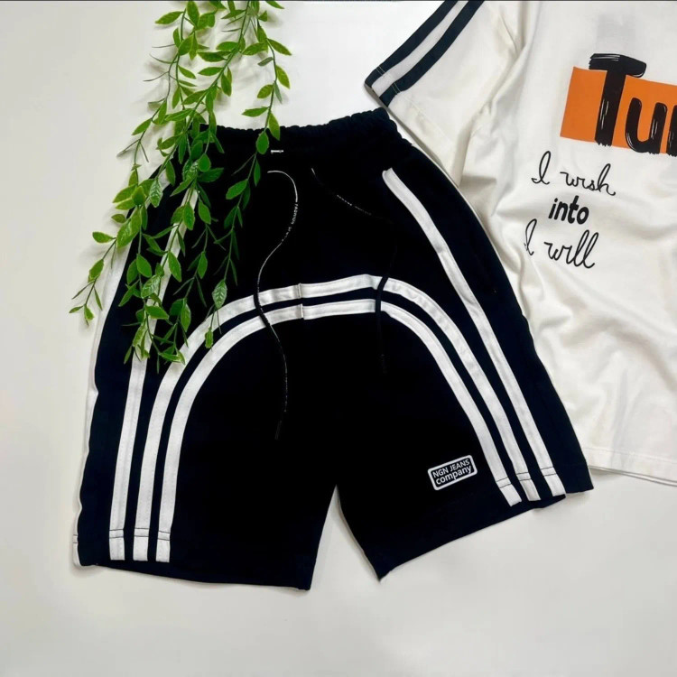 ست تیشرت و شلوارک اسپرت دخترانه و پسرانه طرح Turn رنگ سفید