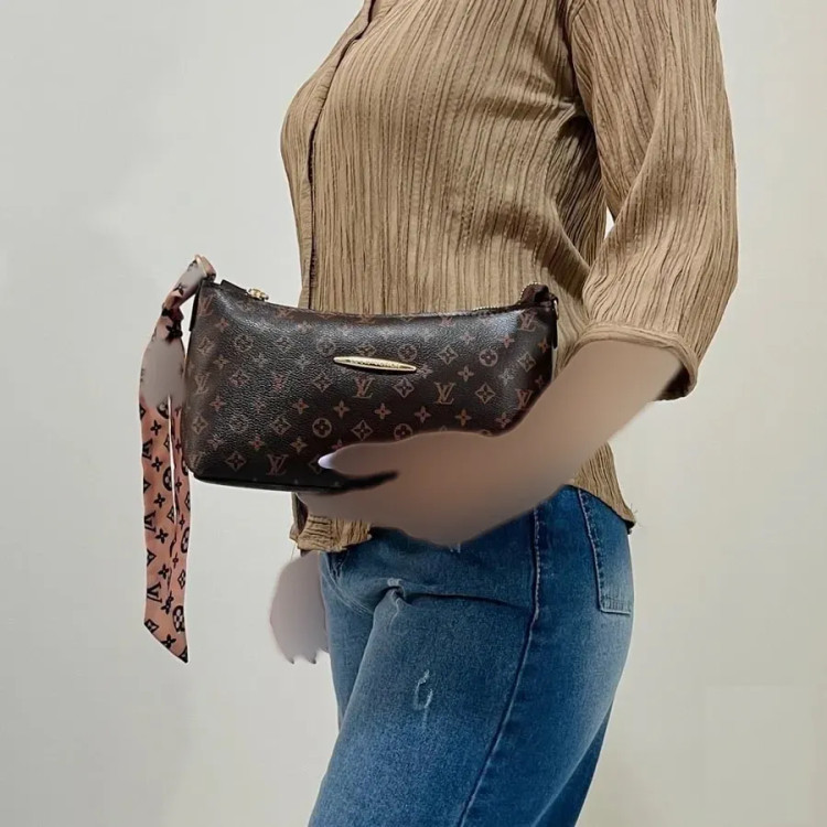 کیف دستی دوشی زنانه طرح دار کد 1419 جنس چرم مصنوعی