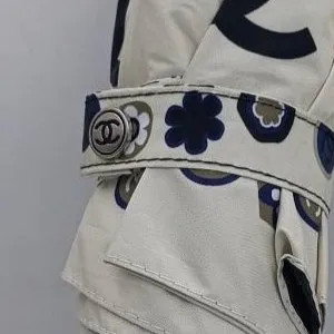 چتر اتوماتیک برند چنل CHANEL ضد باد با پارچه نانو و جعبه کادویی رنگ کرم نخودی