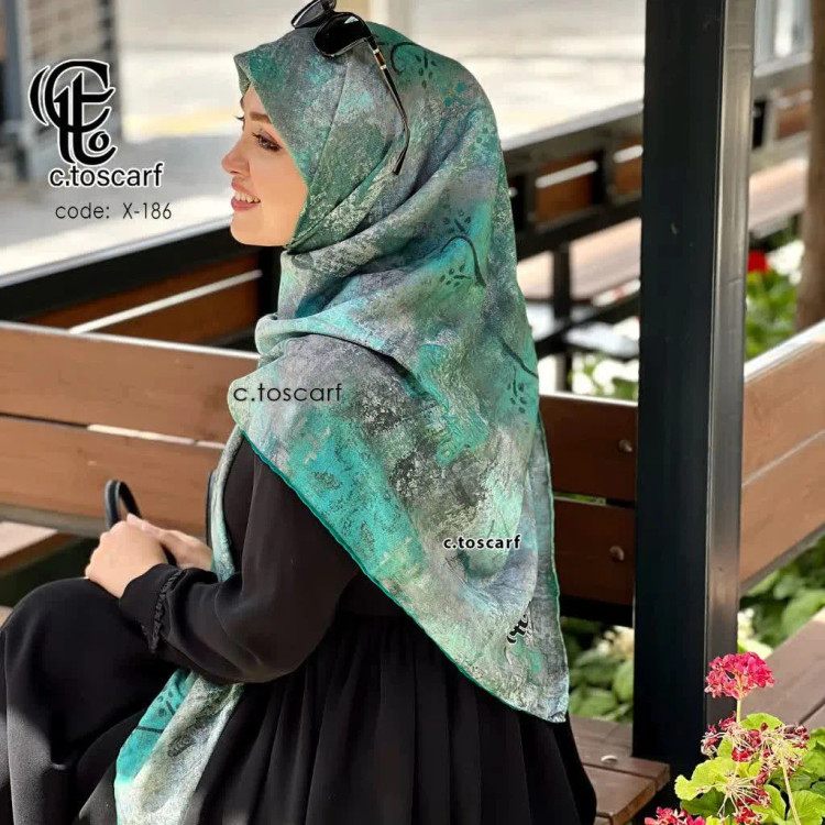 روسری نخی کاستوم طرح پتینه قواره 140 سانتی متر چرخ دوز شده لیز نیست