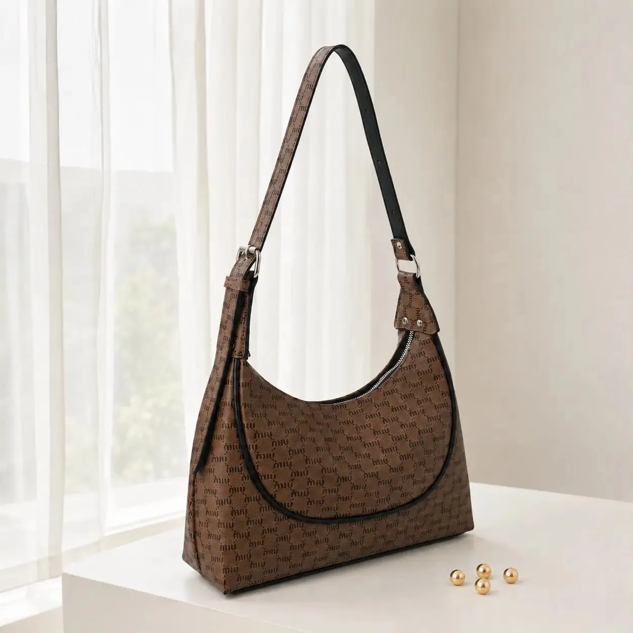کیف زنانه پارچه ای روزمره و اسپرت ابعاد 30 در 20 سانتیمتر