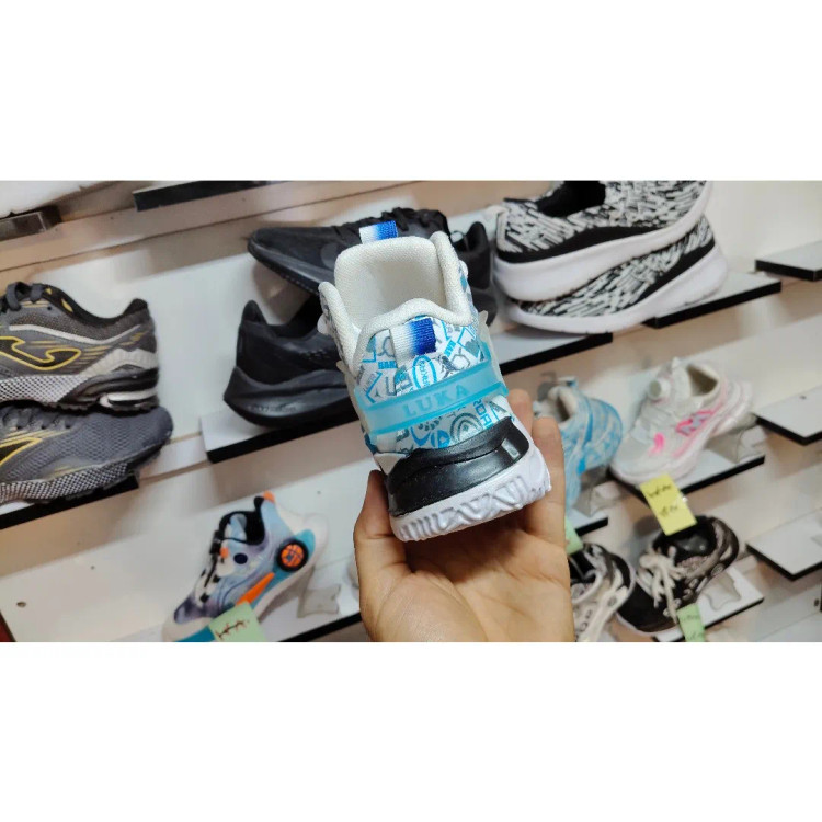 کفش اسپرت بچگانه کتونی سفید سایز 31 تا 35 زیره پیو نرم مناسب مدارس