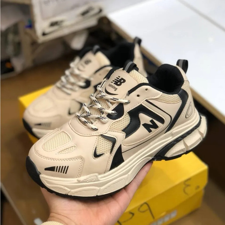 کفش نیوبالانس لژدار 990 رنگ کرم مشکی پیو سبک