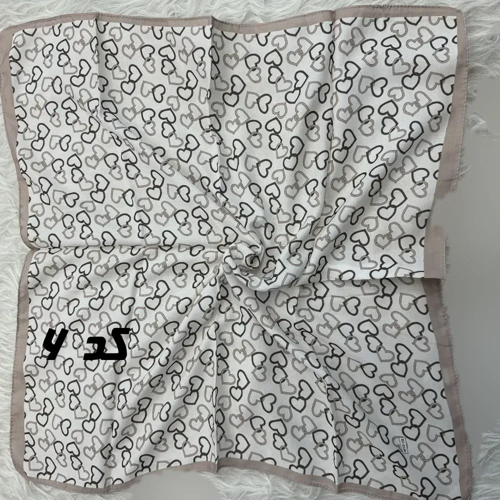 مینی اسکارف کرمی نخ قواره 65x65 سانتیمتر مناسب استفاده روزمره بدون آبرفت و رنگ رفت