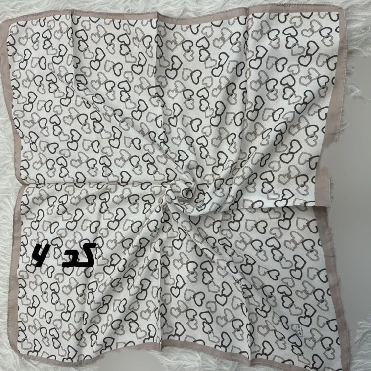 مینی اسکارف کرمی نخ قواره 65x65 سانتیمتر مناسب استفاده روزمره بدون آبرفت و رنگ رفت