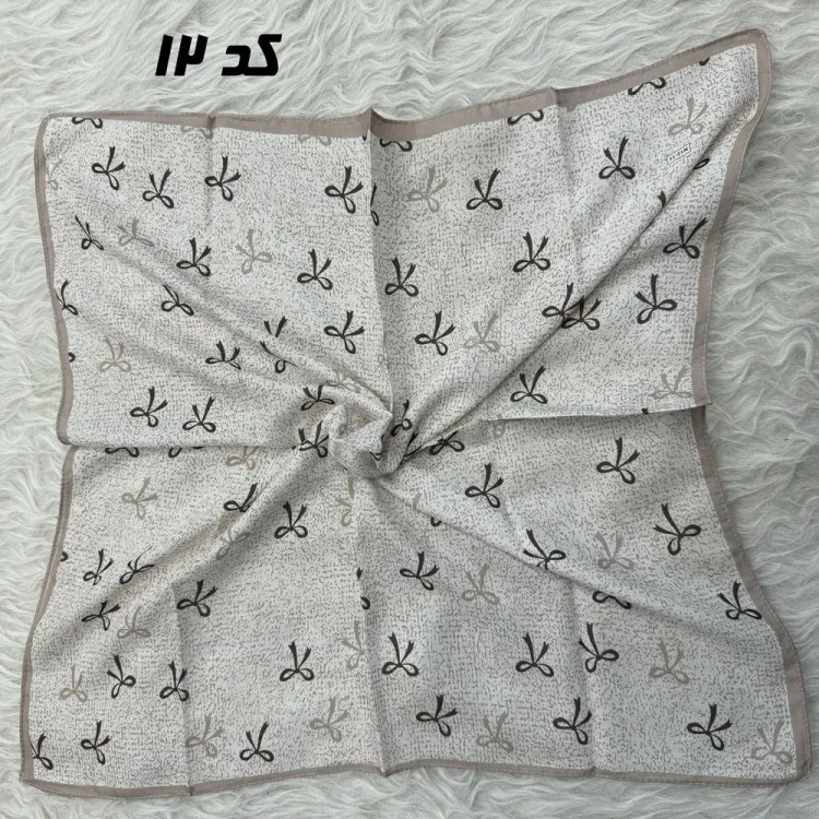 مینی اسکارف کرمی نخ قواره 65x65 سانتیمتر مناسب استفاده روزمره بدون آبرفت و رنگ رفت