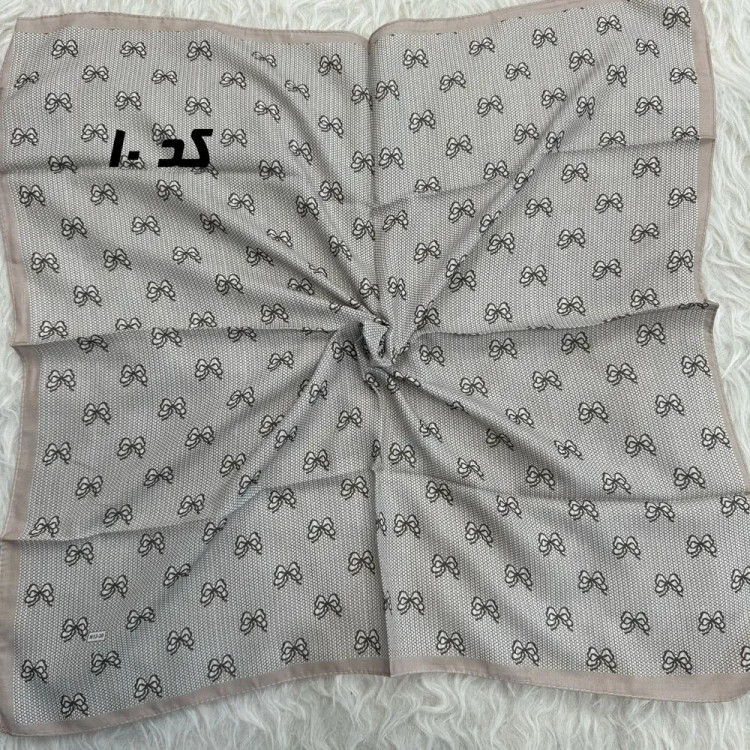 مینی اسکارف کرمی نخ قواره 65x65 سانتیمتر مناسب استفاده روزمره بدون آبرفت و رنگ رفت
