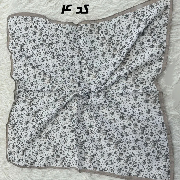 مینی اسکارف نخی نسکافه ای طرح دار قواره 65 در 65 سانتی متر