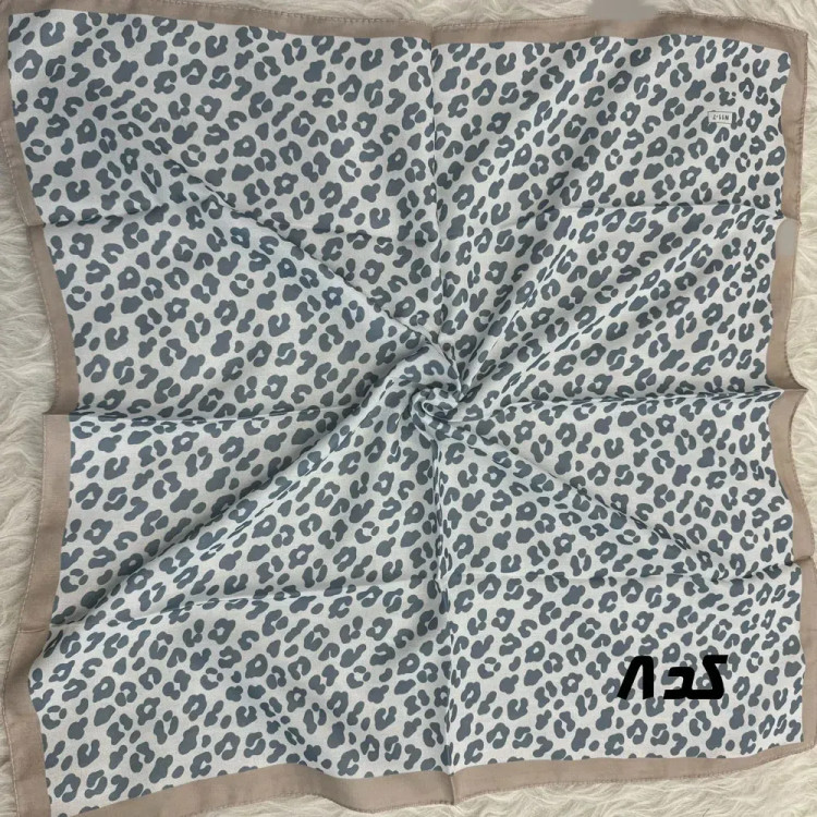 مینی اسکارف آبی نخ طرحبندی قواره 65×65 مناسب استفاده روزمره